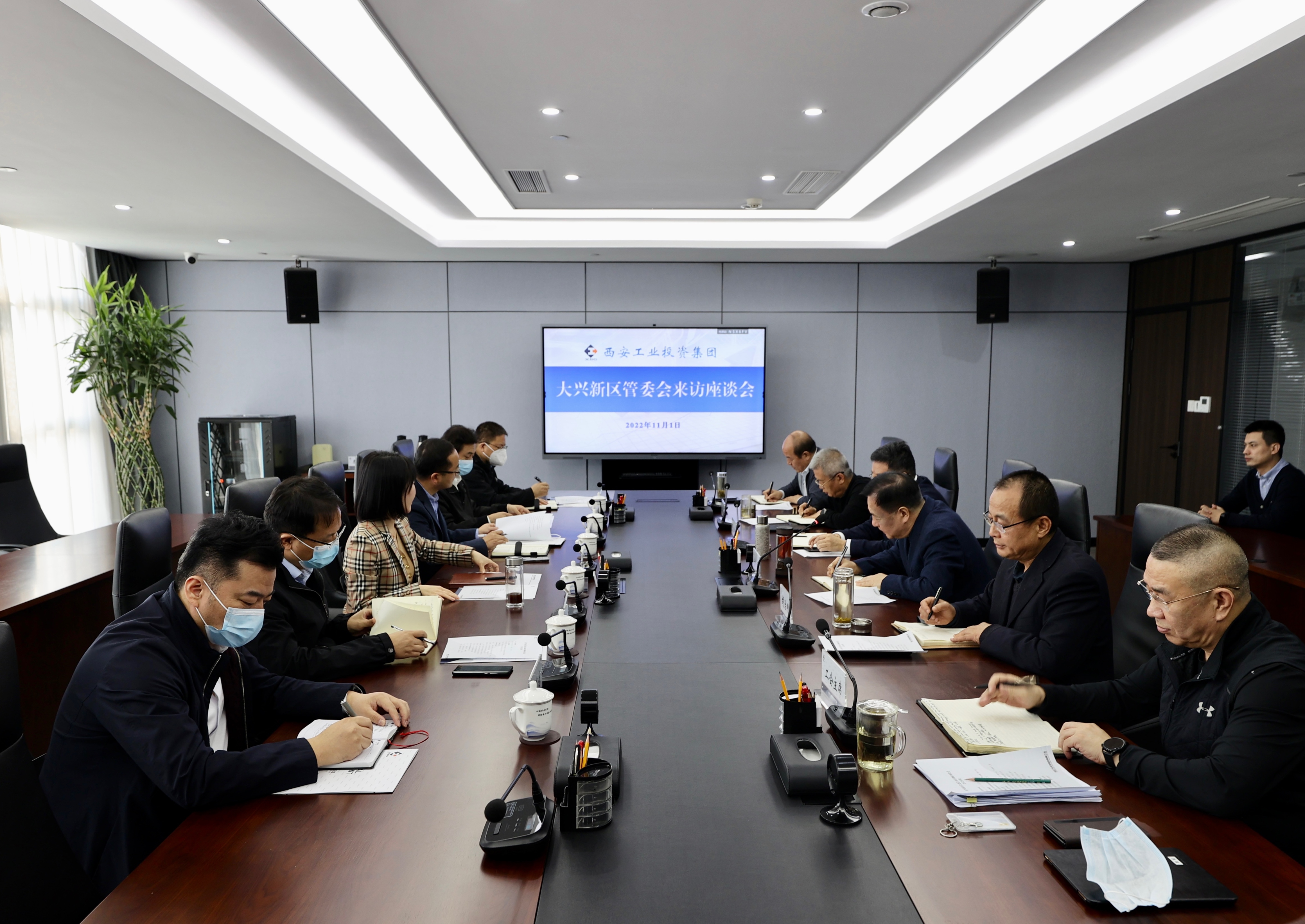 莲湖区委常委武蓉一行到威廉体育进行工作交流