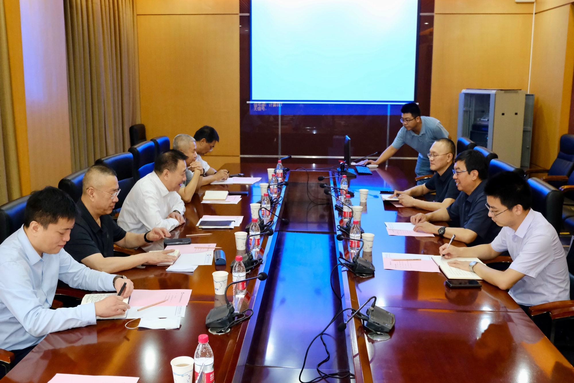 威廉体育党委书记、董事长金辉拜访西北有色金属研究院