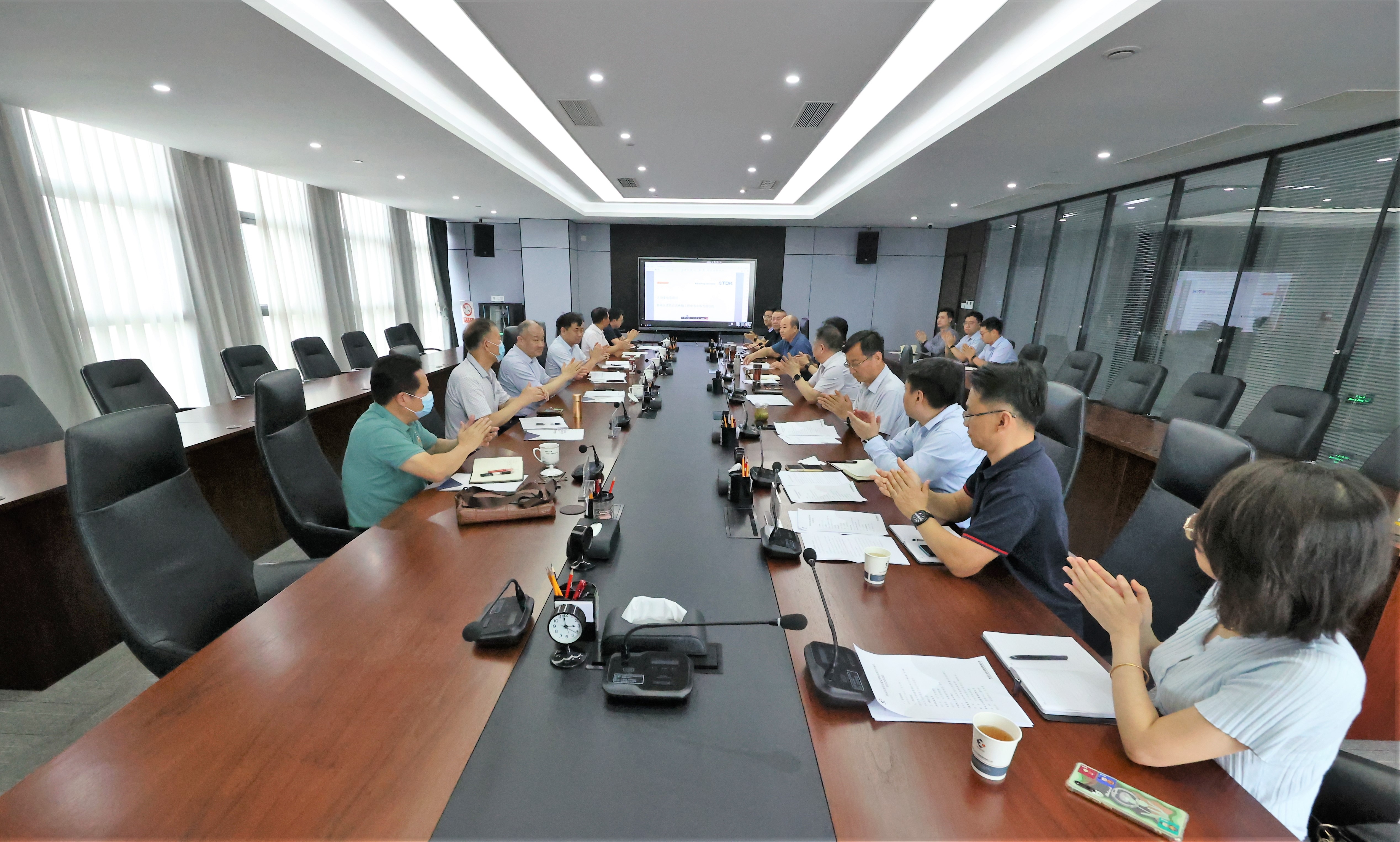 威廉体育召开产业合作项目专题研讨会